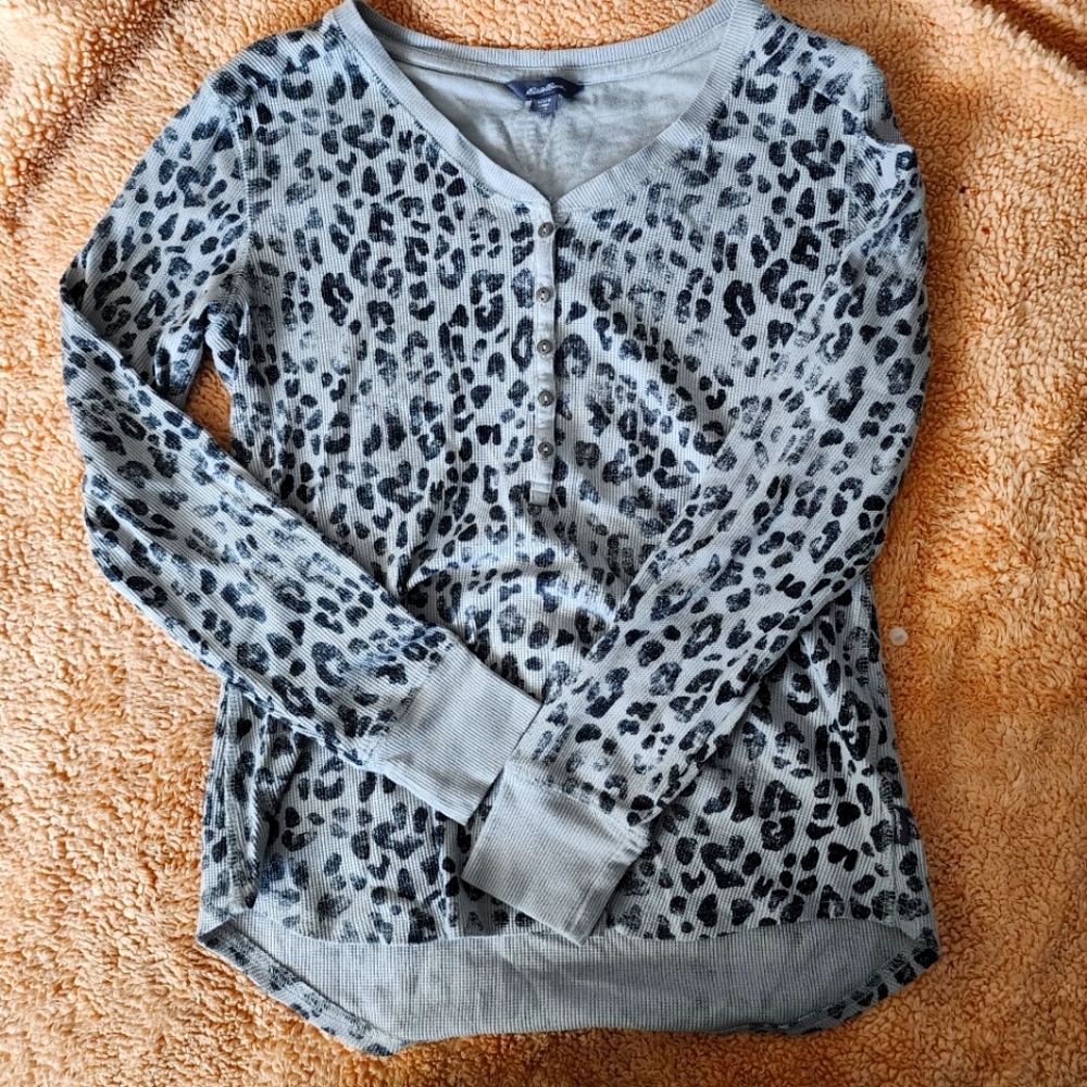 Woman's v neck thermal
